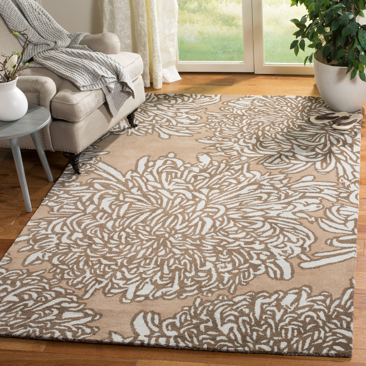 Martha Stewart by SAFAVIEH Chrysanthemum Wool Rug