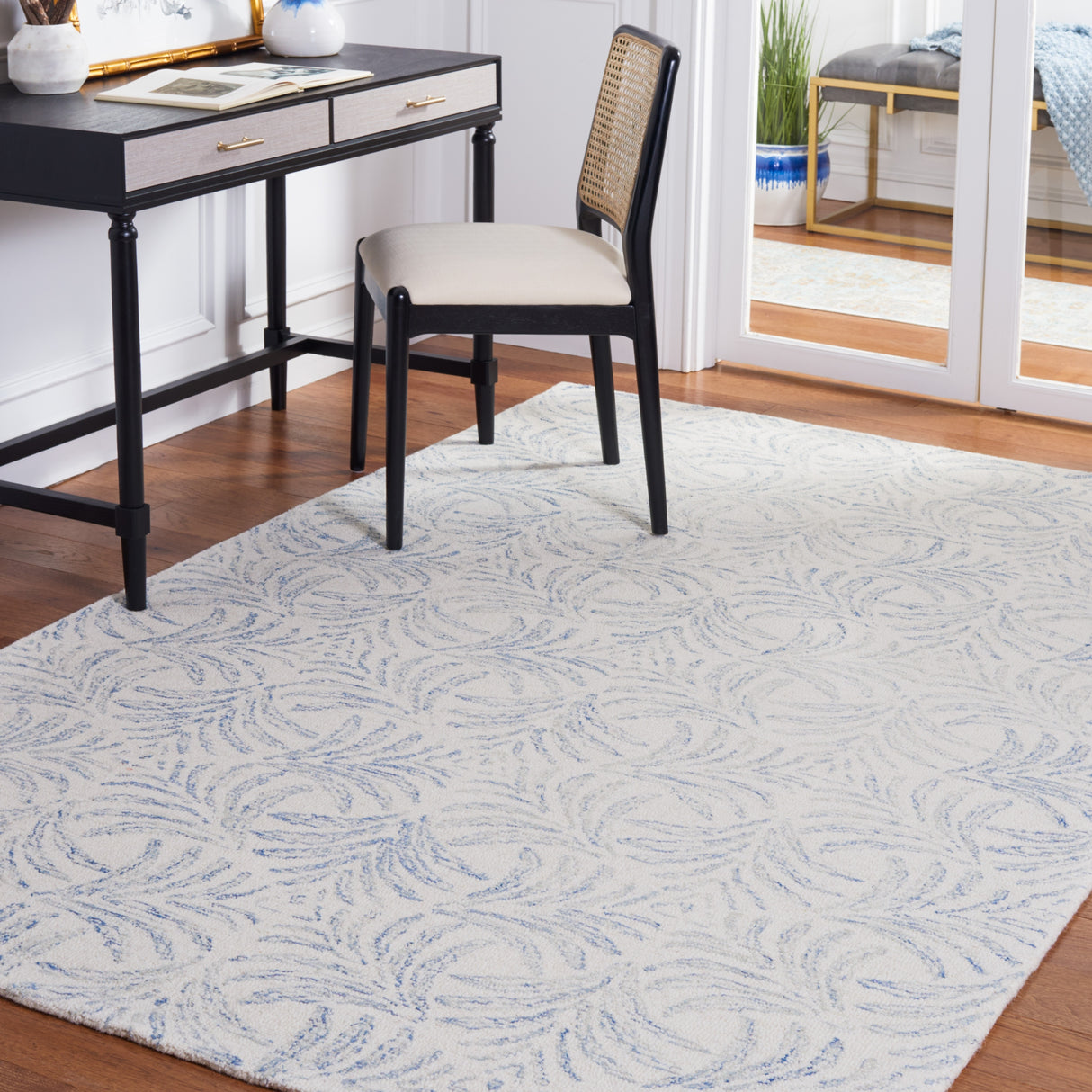 Martha Stewart by SAFAVIEH Handmade Asumi Rug