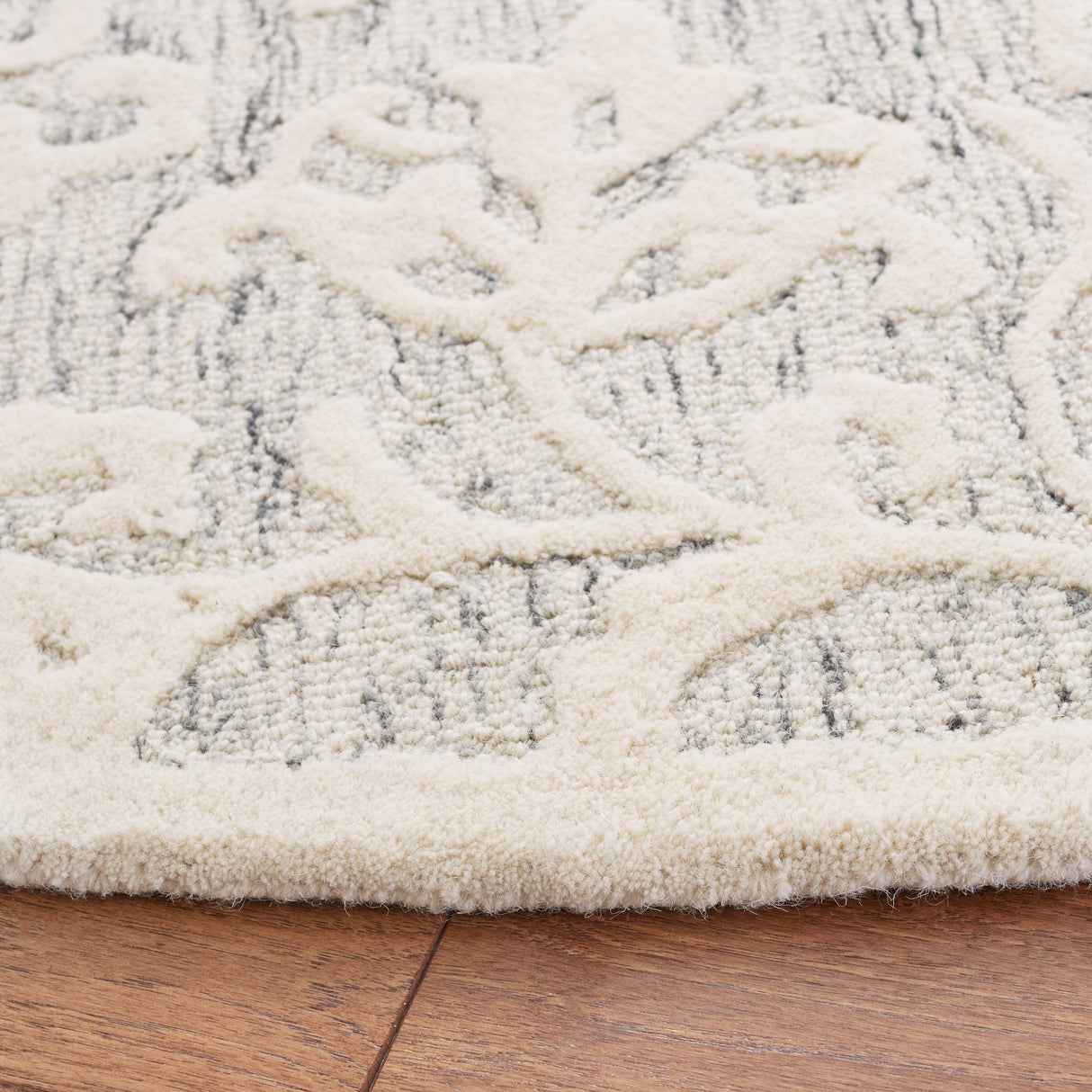 Martha Stewart by SAFAVIEH Handmade Eibhlis Wool Rug