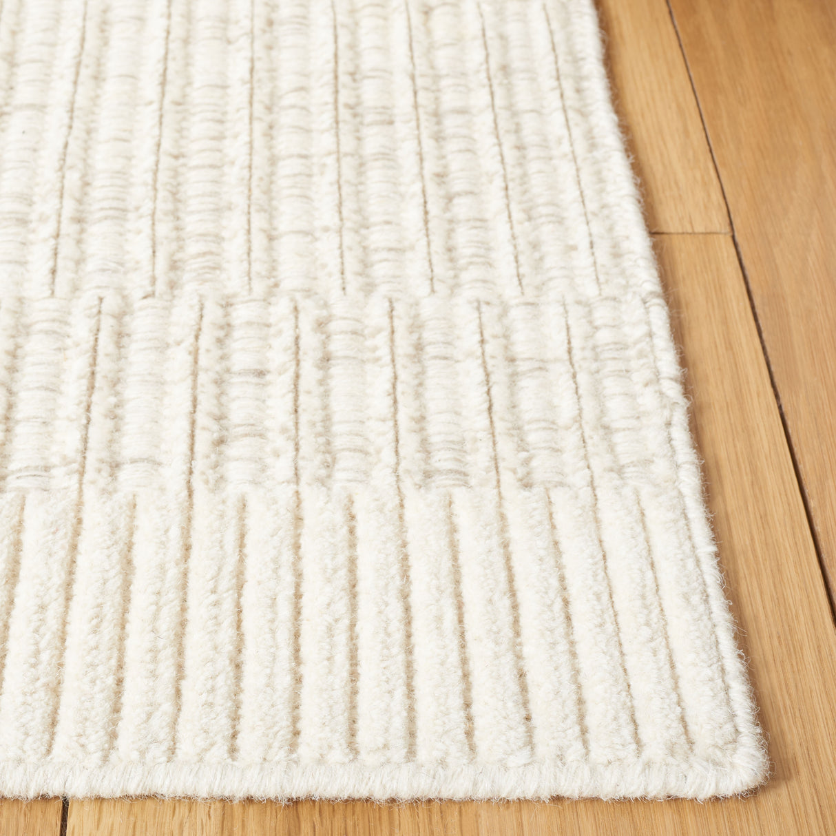 Martha Stewart by SAFAVIEH Handmade Haruka Wool Rug