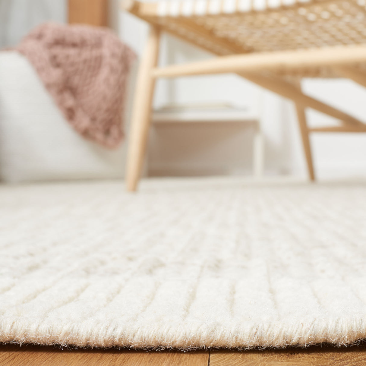 Martha Stewart by SAFAVIEH Handmade Haruka Wool Rug