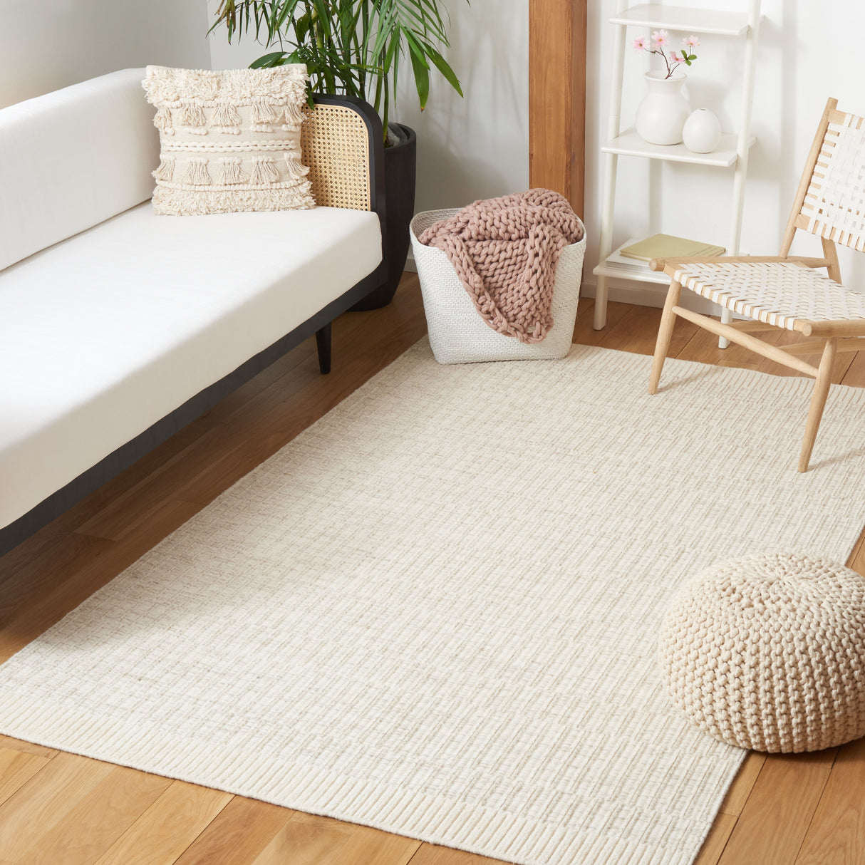 Martha Stewart by SAFAVIEH Handmade Haruka Wool Rug