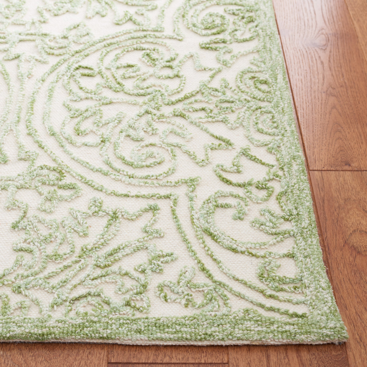 Martha Stewart by SAFAVIEH Handmade Leopolda Wool Rug