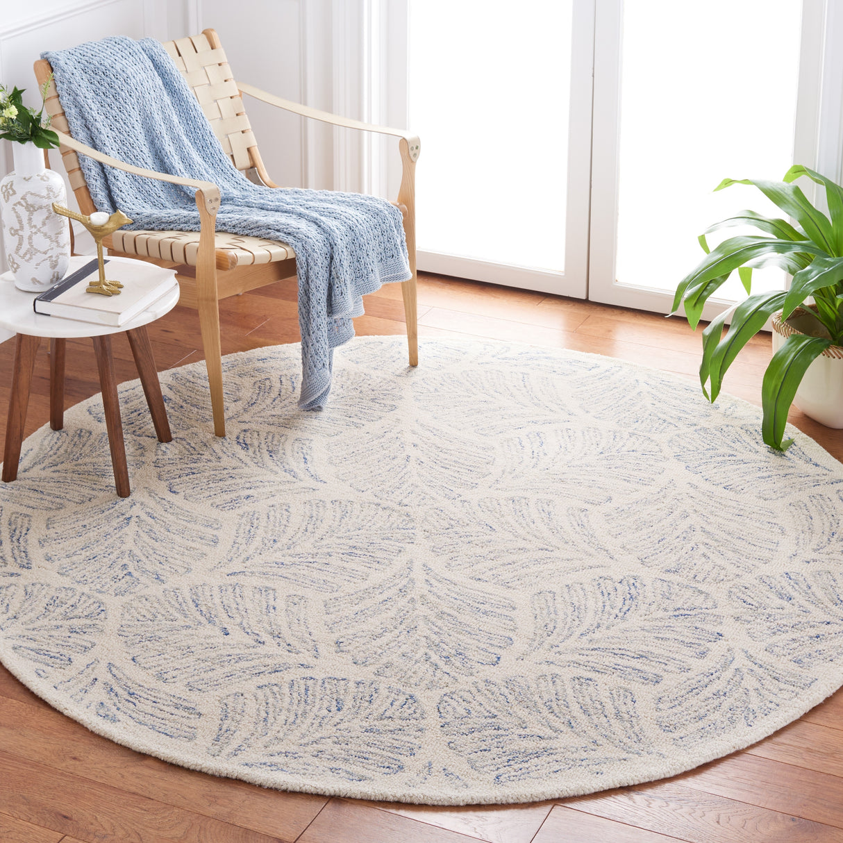 Martha Stewart by SAFAVIEH Handmade Samuela Wool Rug