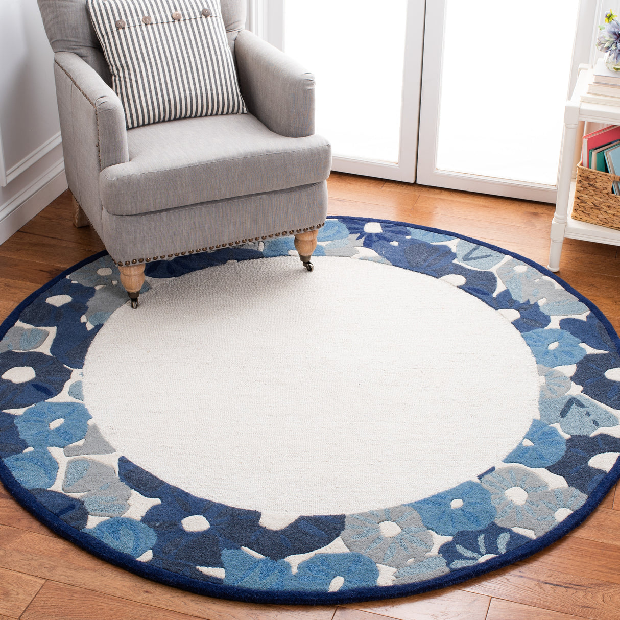 Martha Stewart by SAFAVIEH Poppy Border Wool/ Viscose Rug