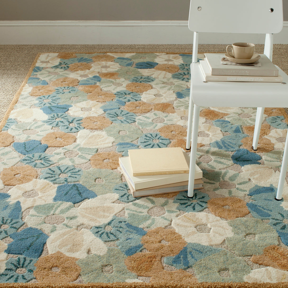 Martha Stewart by SAFAVIEH Poppy Field Wool/ Viscose Rug