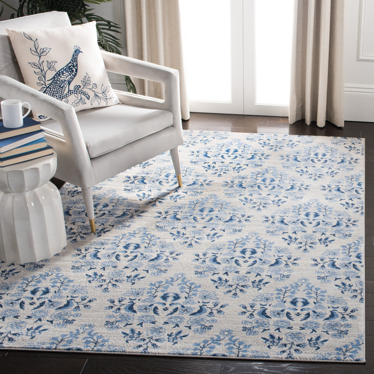 Martha Stewart by SAFAVIEH Valeriea Traditional Rug