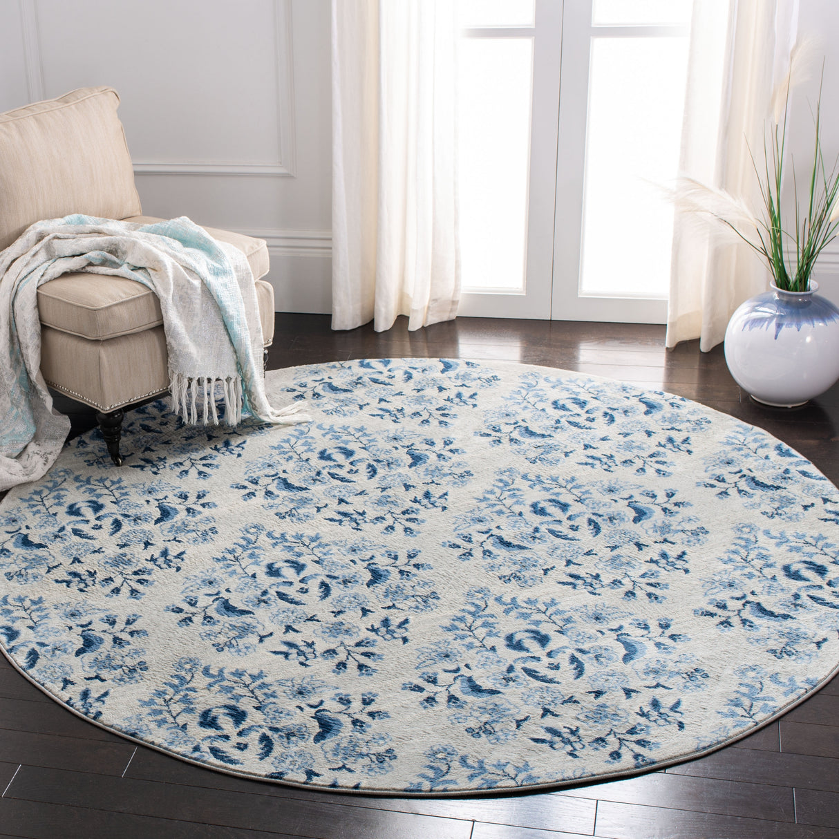 Martha Stewart by SAFAVIEH Valeriea Traditional Rug