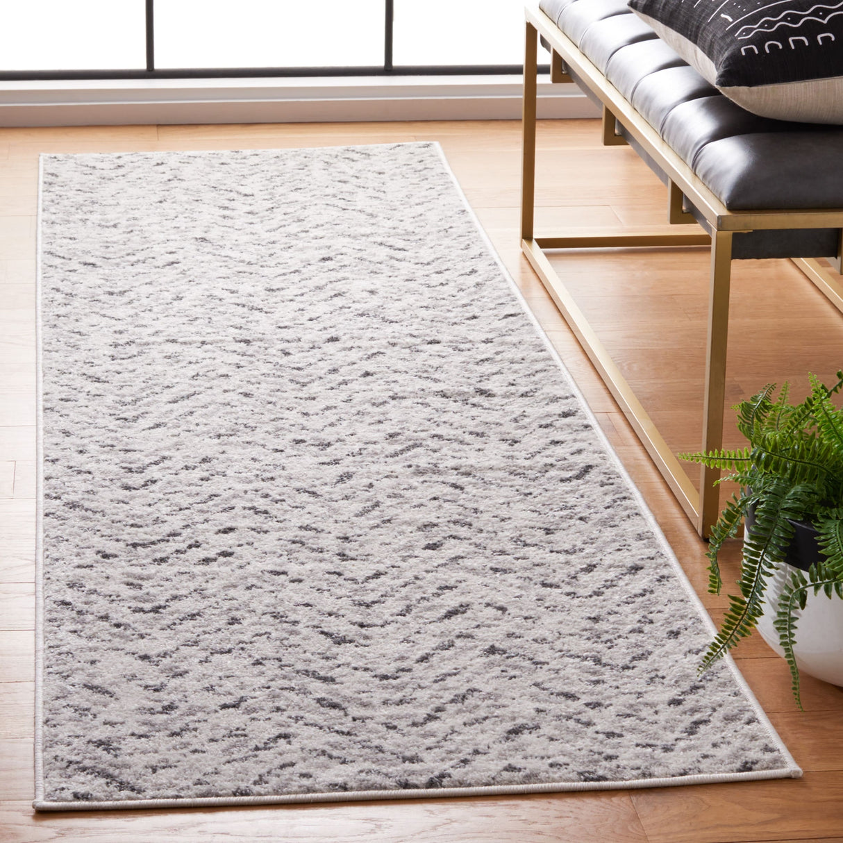 SAFAVIEH Adirondack Hildegard Chevron Distressed Rug