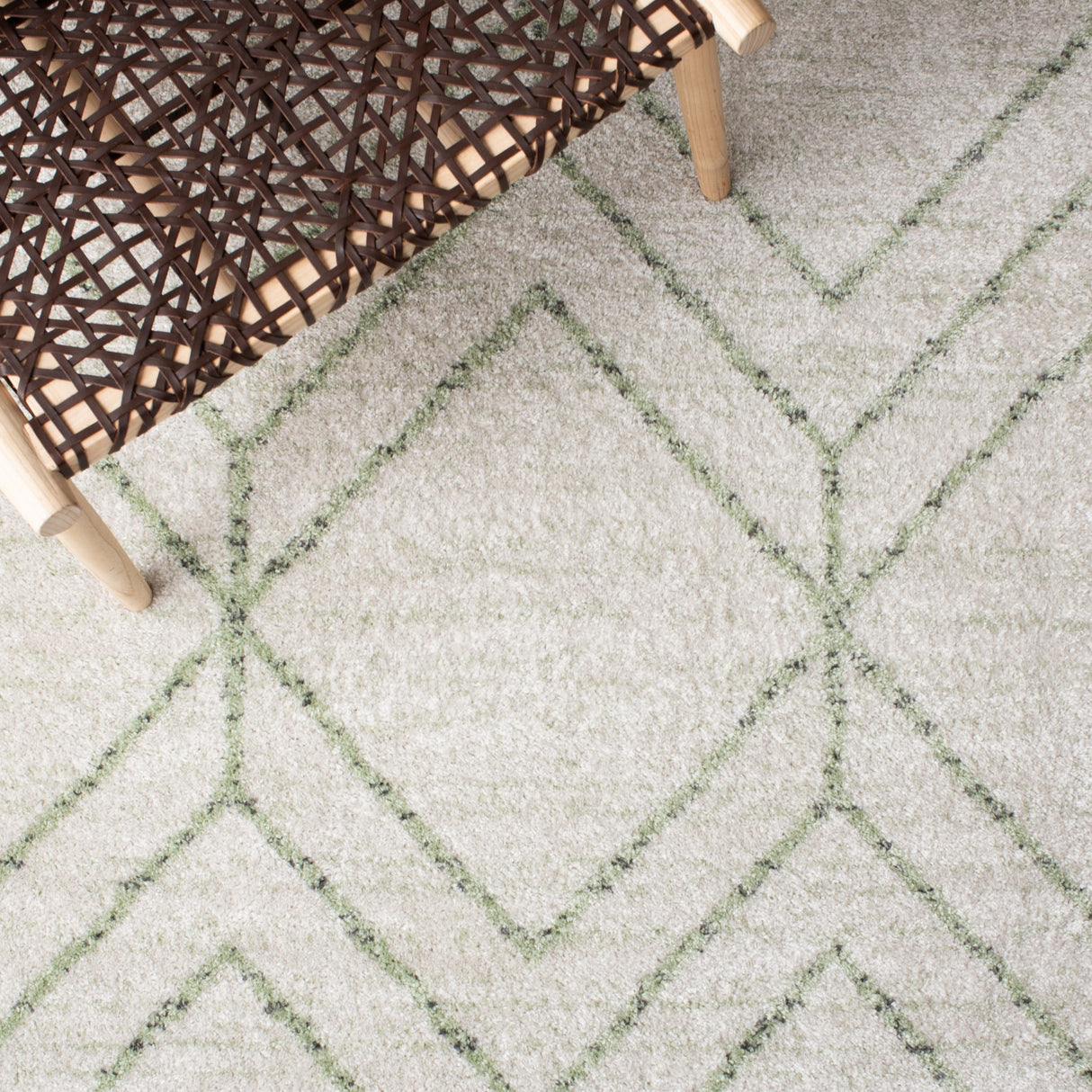 SAFAVIEH Adirondack Juvelina Modern Geometric Rug