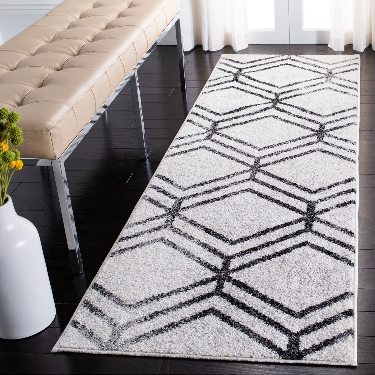 SAFAVIEH Adirondack Olsa Geometric Distressed Rug