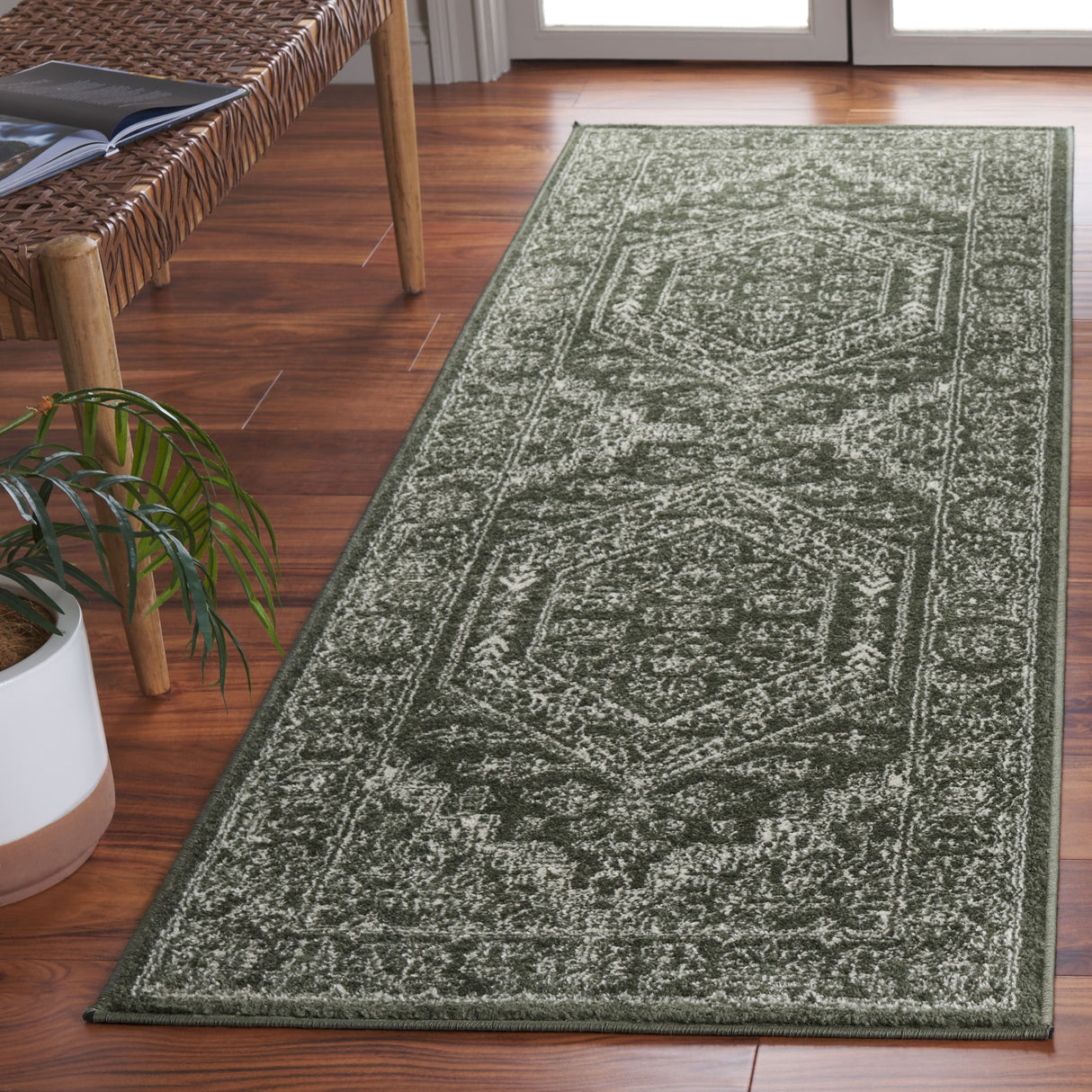 SAFAVIEH Adirondack Sian Rustic Oriental Medallion Rug