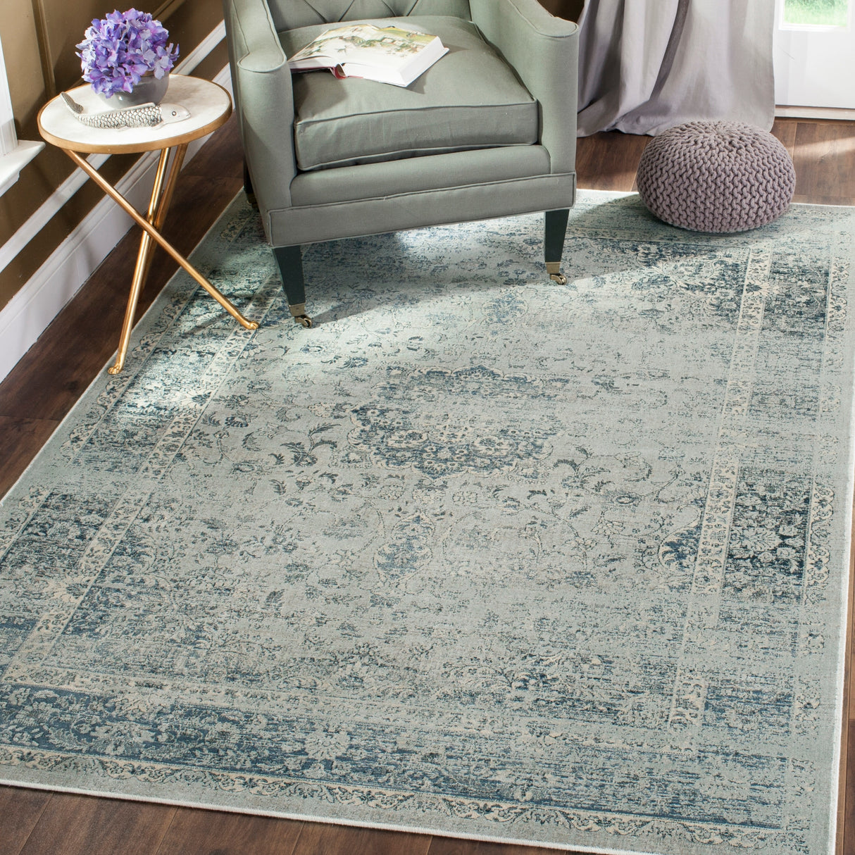 SAFAVIEH Agda Charlott Distressed Oriental Area Rug