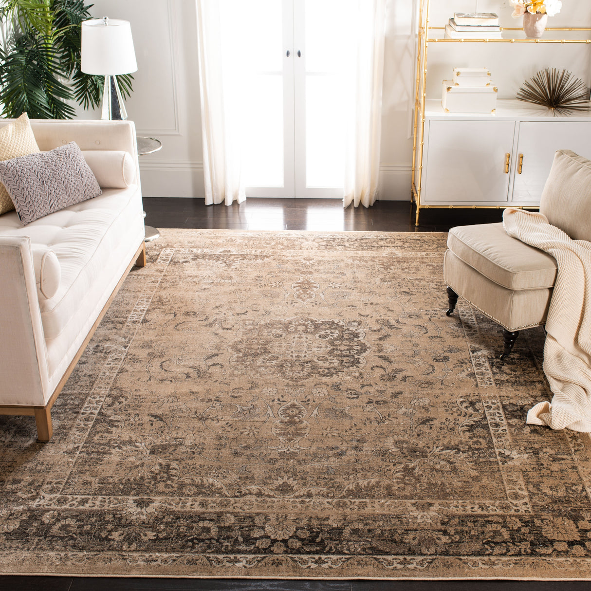 SAFAVIEH Agda Charlott Distressed Oriental Area Rug