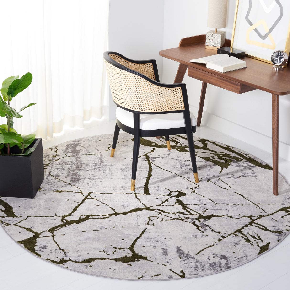 SAFAVIEH Amelia Alli Modern Abstract Distressed Rug