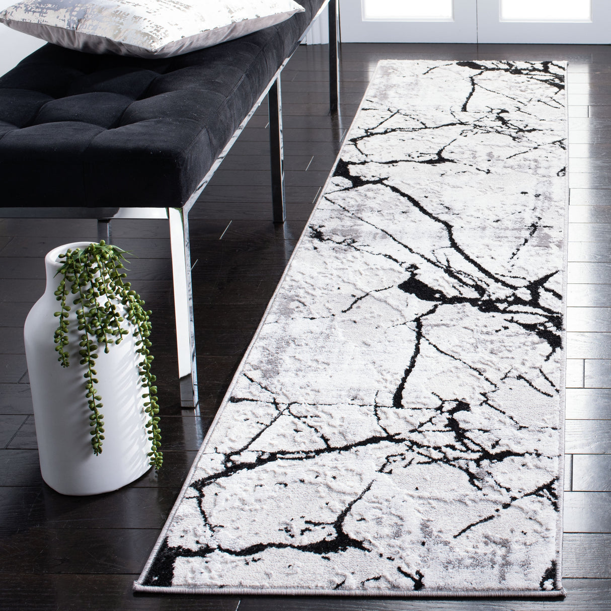 SAFAVIEH Amelia Alli Modern Abstract Distressed Rug