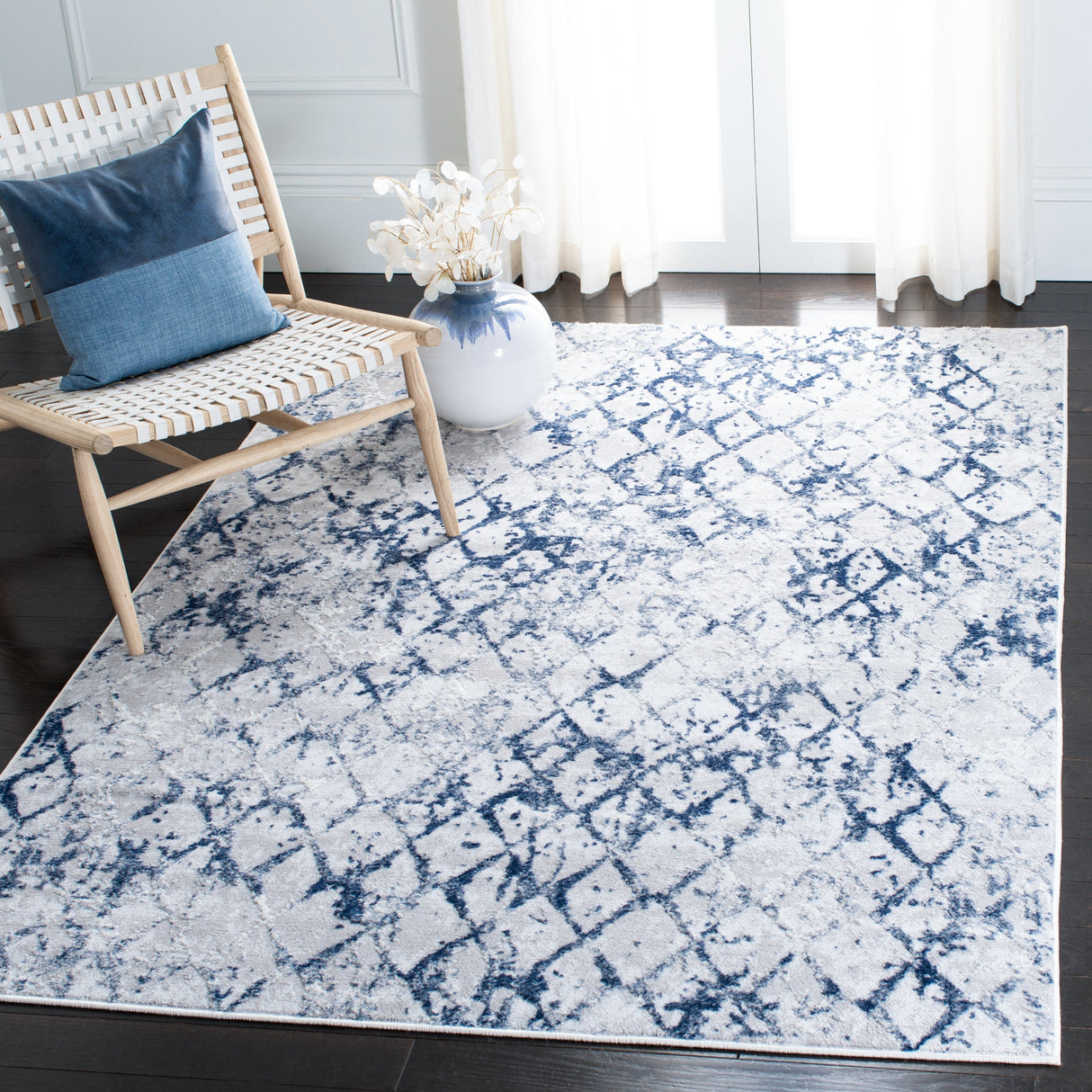 SAFAVIEH Amelia Selvete Modern Trellis Distressed Rug