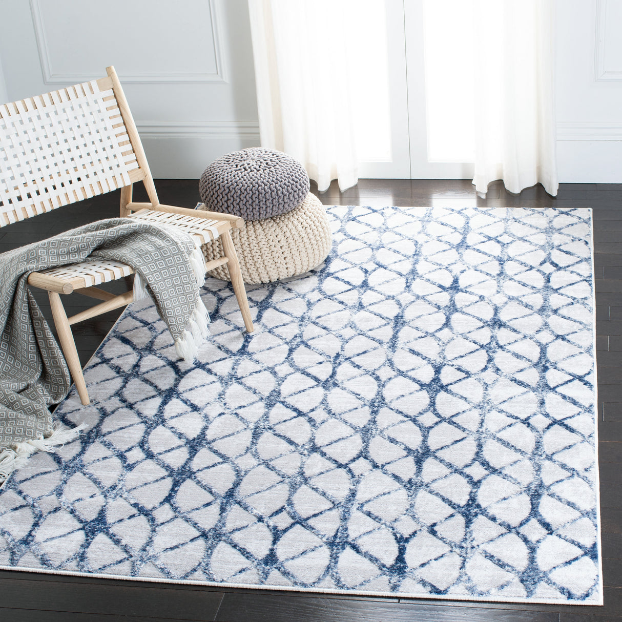 SAFAVIEH Amelia Tanasa Geometric Distressed Rug