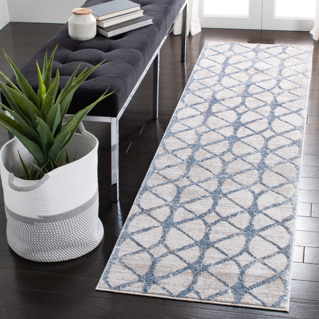 SAFAVIEH Amelia Tanasa Geometric Distressed Rug