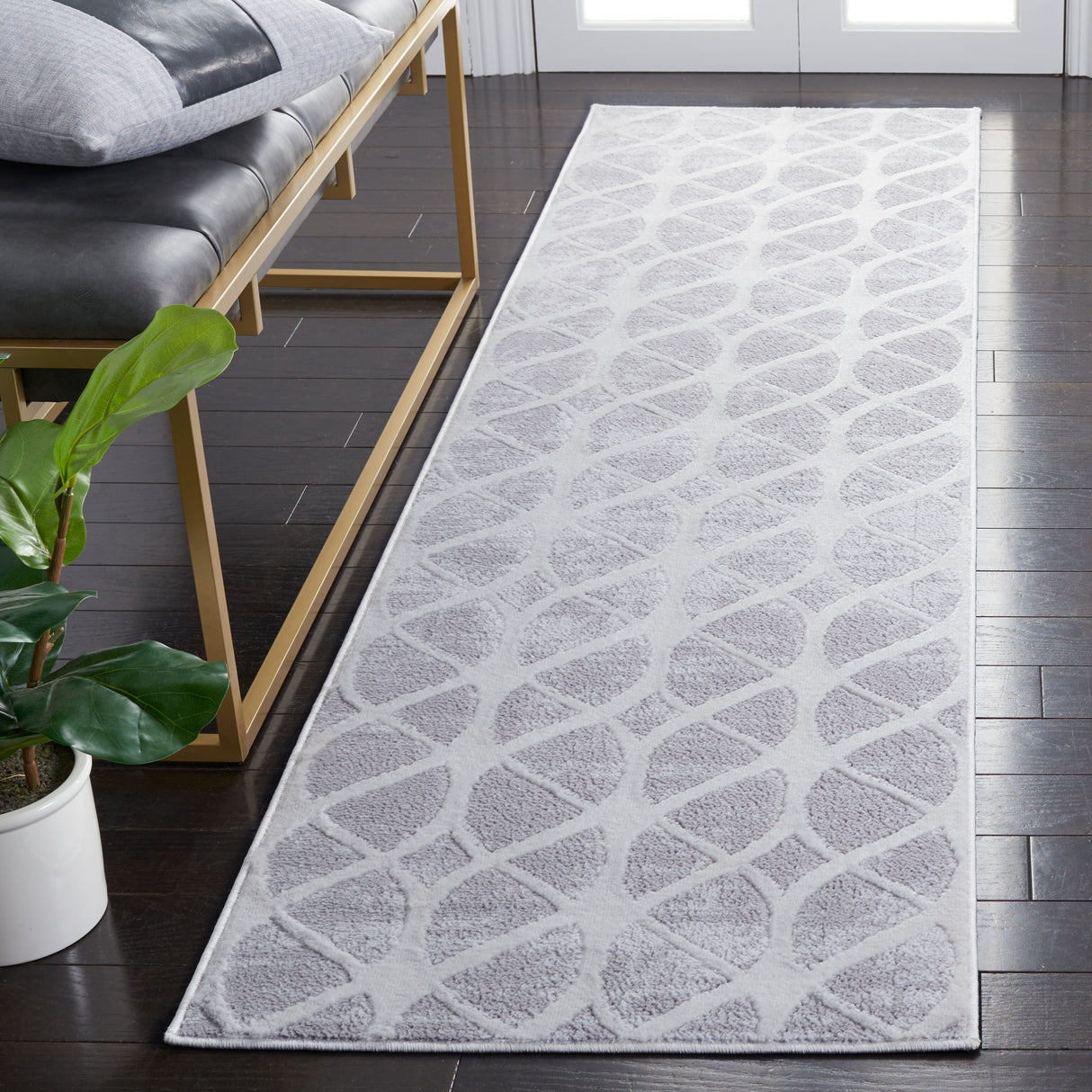 SAFAVIEH Amelia Tanasa Geometric Distressed Rug