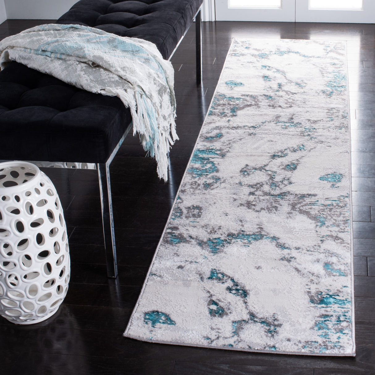 SAFAVIEH Amelia Vivan Abstract Distressed Rug