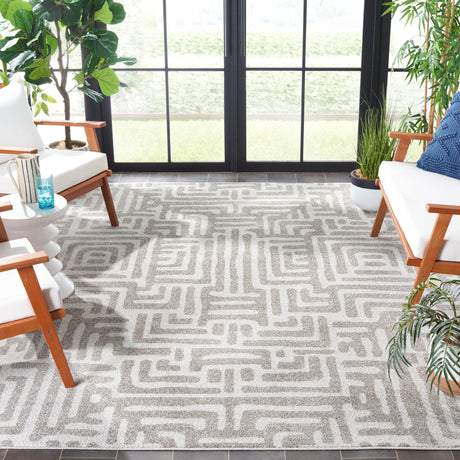 SAFAVIEH Amherst Iska Modern Geometric Rug