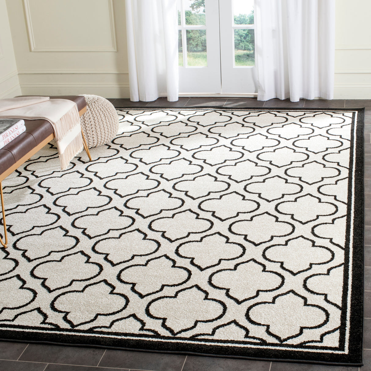 SAFAVIEH Amherst Lyda Modern Rug