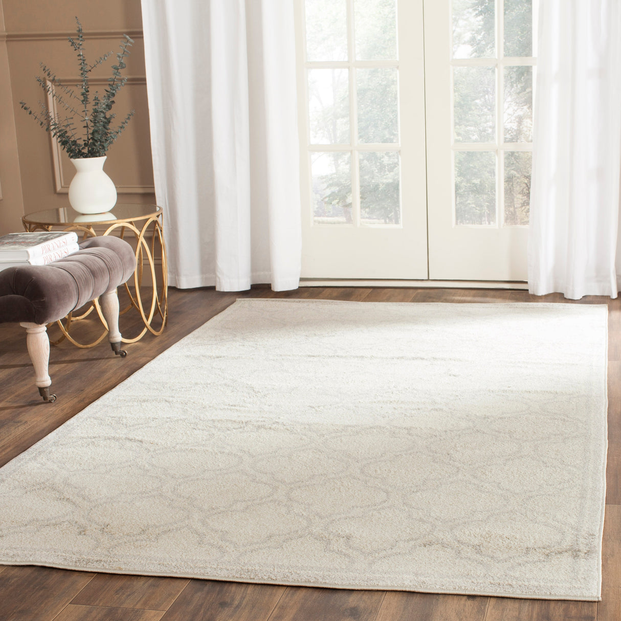 SAFAVIEH Amherst Lyda Modern Rug