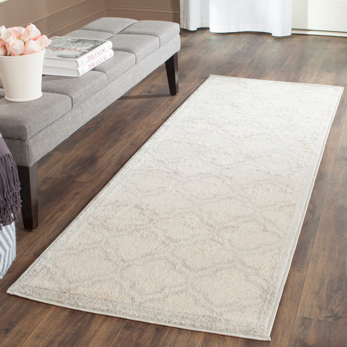 SAFAVIEH Amherst Lyda Modern Rug