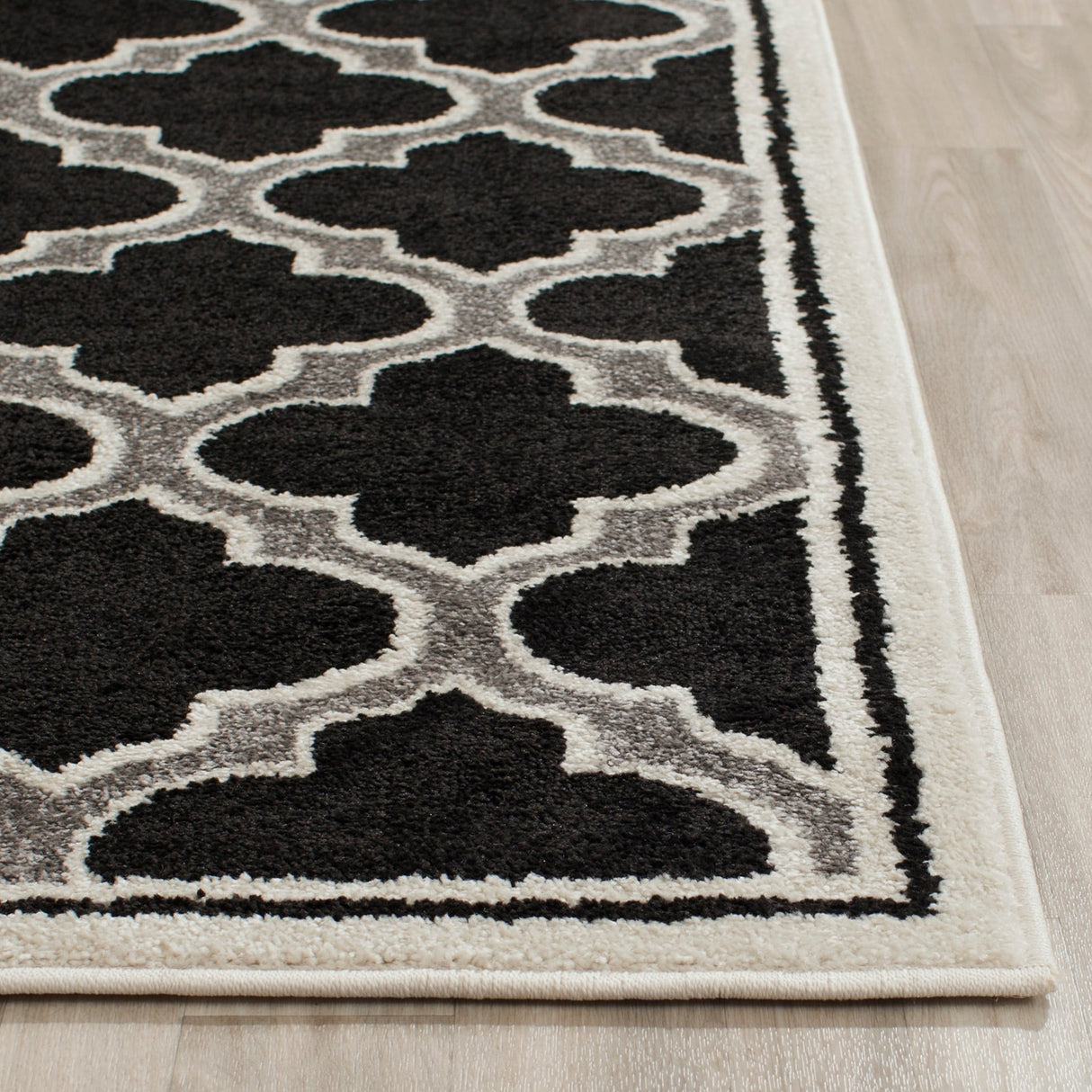 SAFAVIEH Amherst Lyda Modern Rug