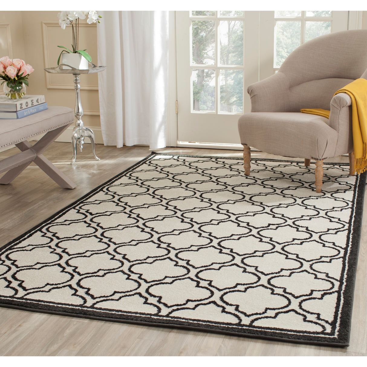 SAFAVIEH Amherst Lyda Modern Rug