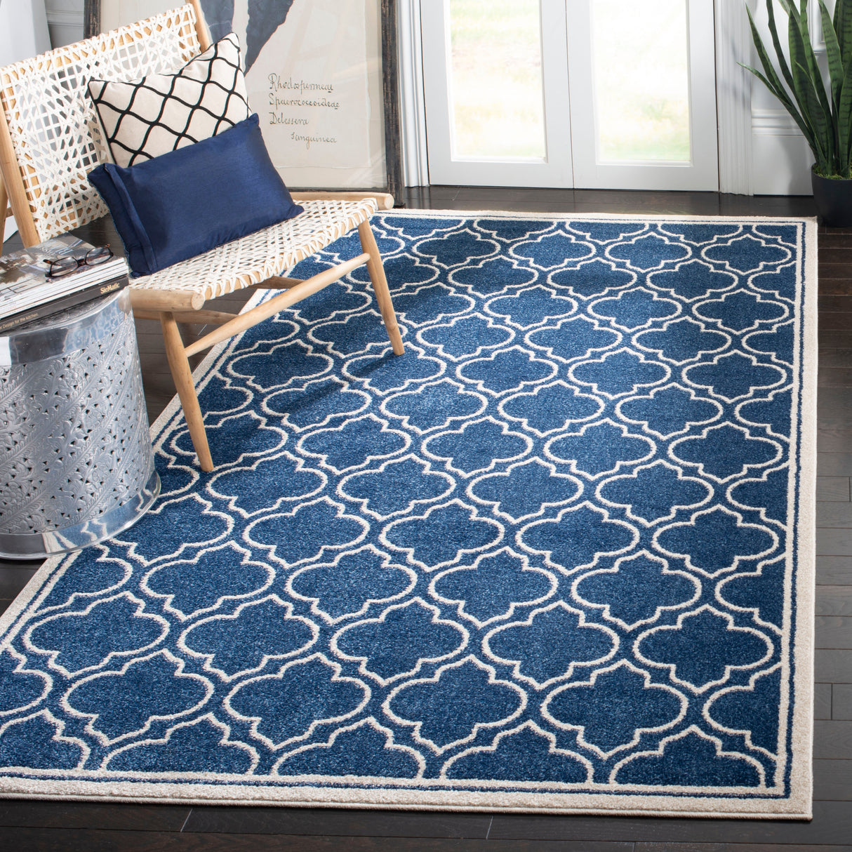 SAFAVIEH Amherst Lyda Modern Rug