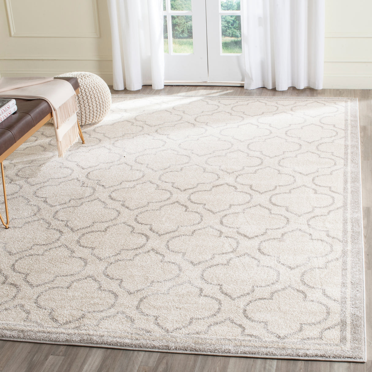 SAFAVIEH Amherst Lyda Modern Rug