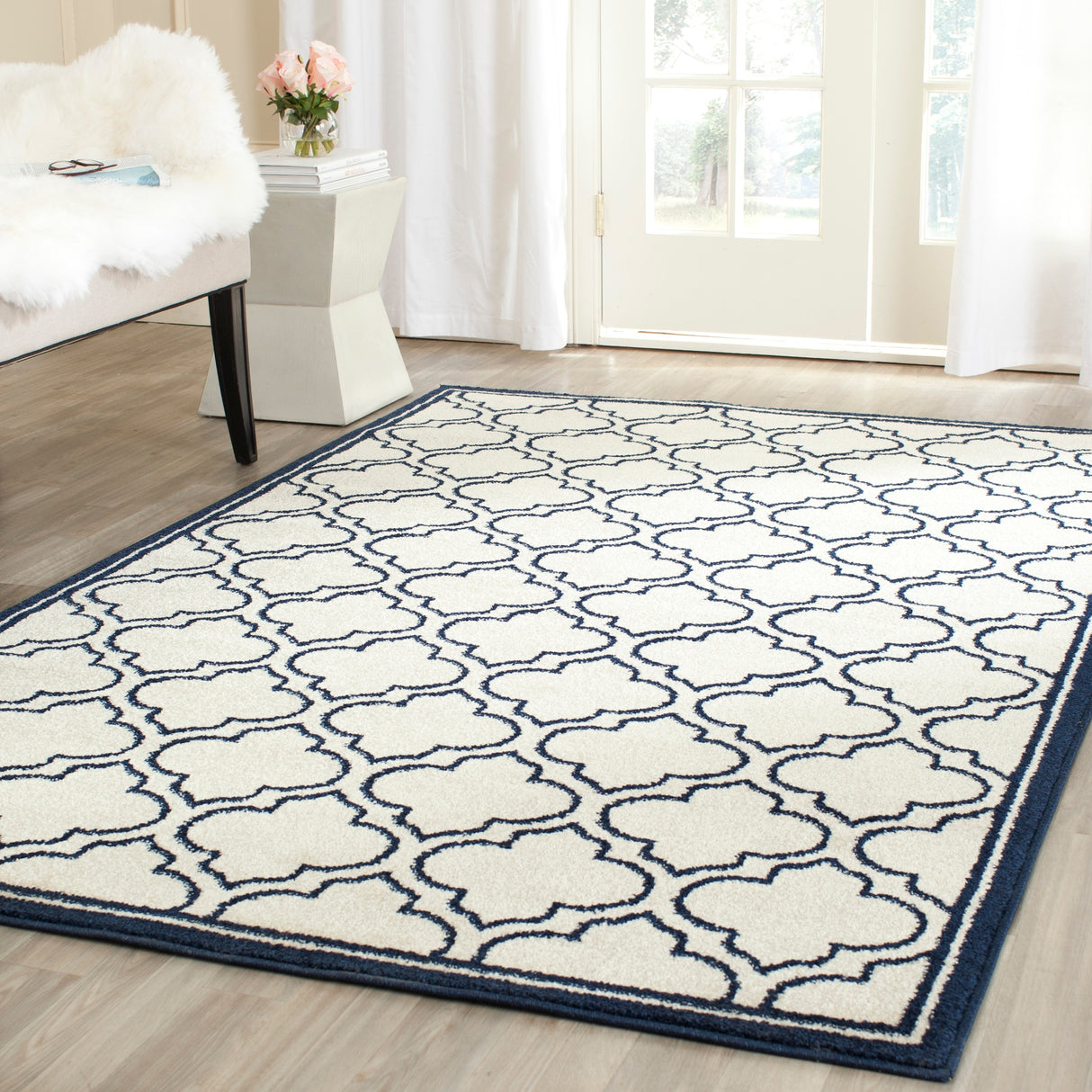 SAFAVIEH Amherst Lyda Modern Rug