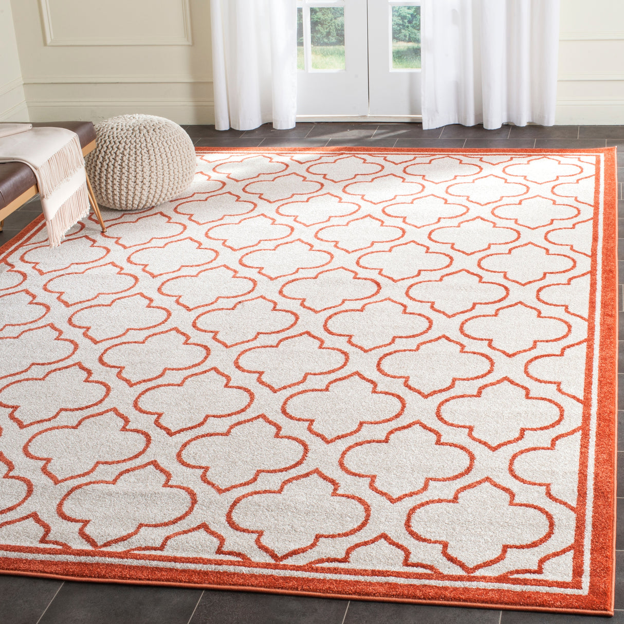 SAFAVIEH Amherst Lyda Modern Rug