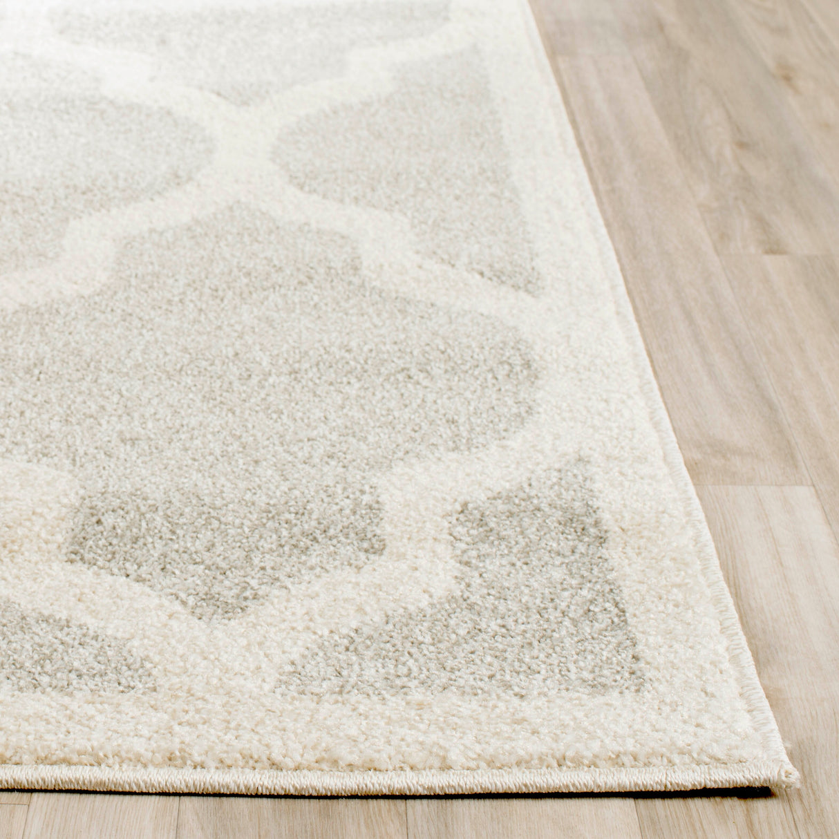 SAFAVIEH Amherst Machi Modern Rug