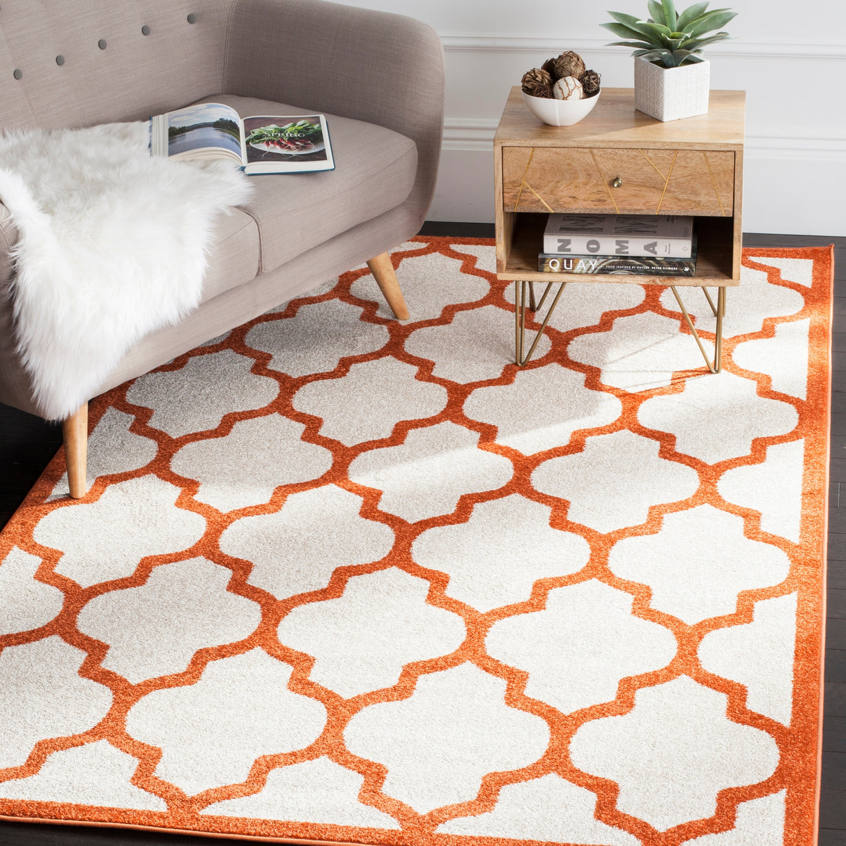 SAFAVIEH Amherst Machi Modern Rug