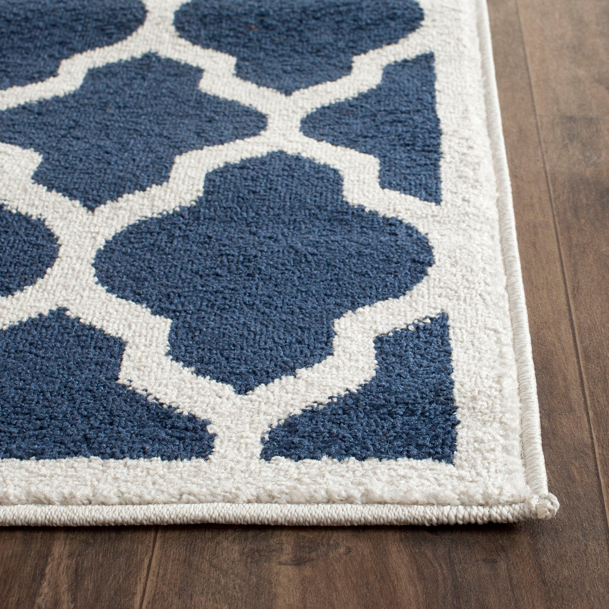 SAFAVIEH Amherst Machi Modern Rug