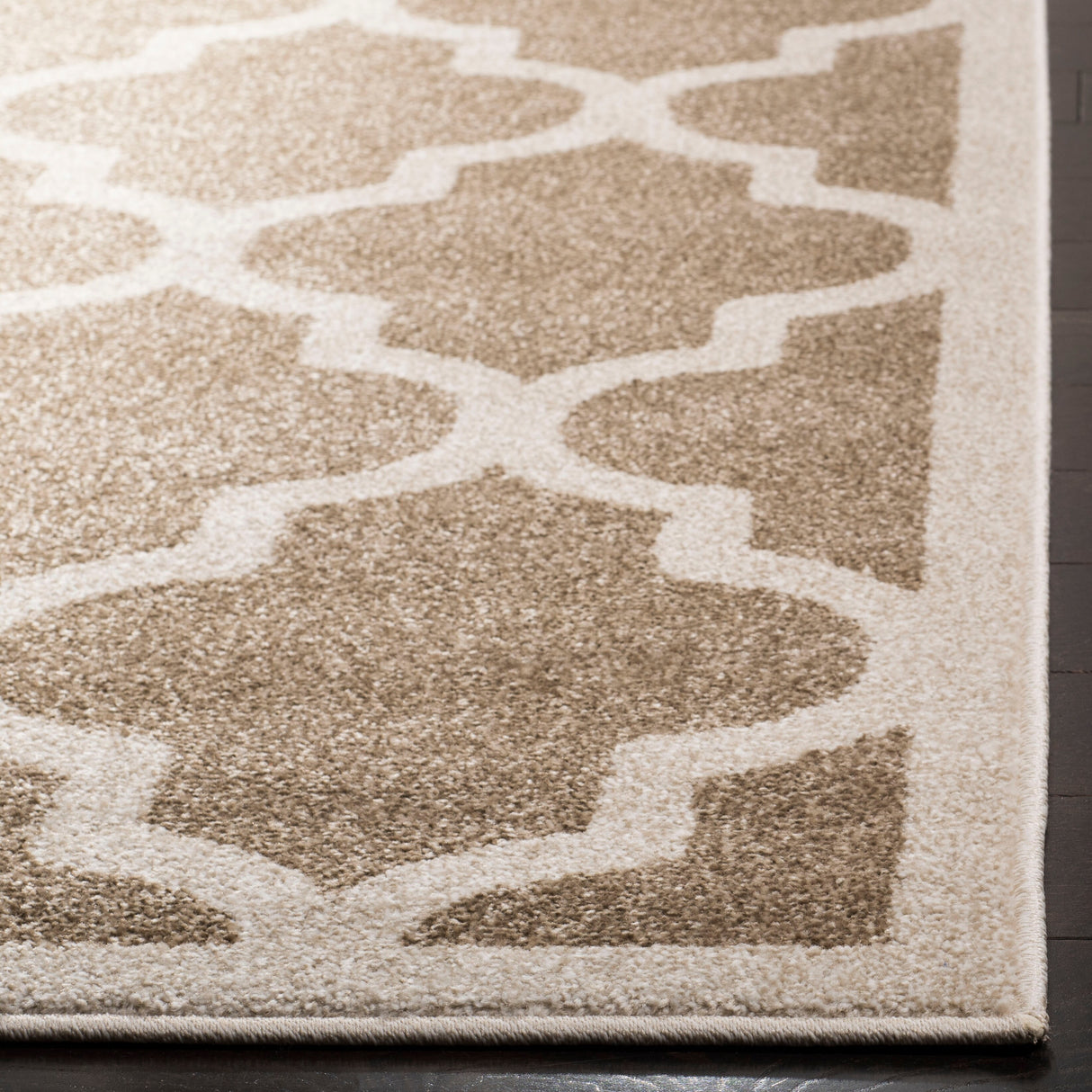 SAFAVIEH Amherst Machi Modern Rug