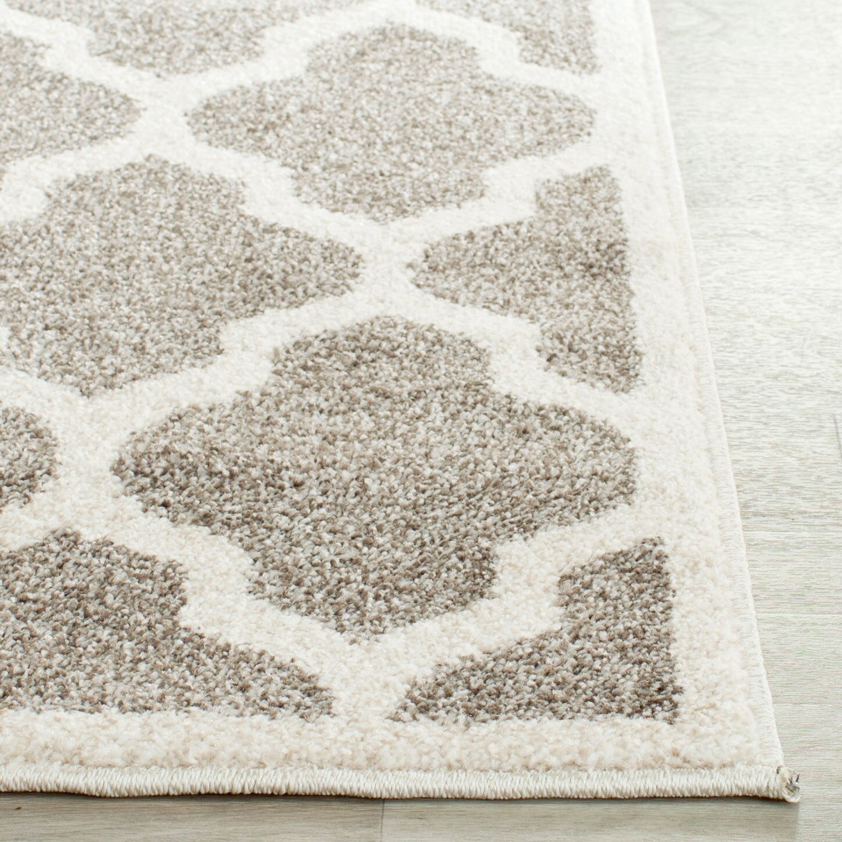 SAFAVIEH Amherst Machi Modern Rug