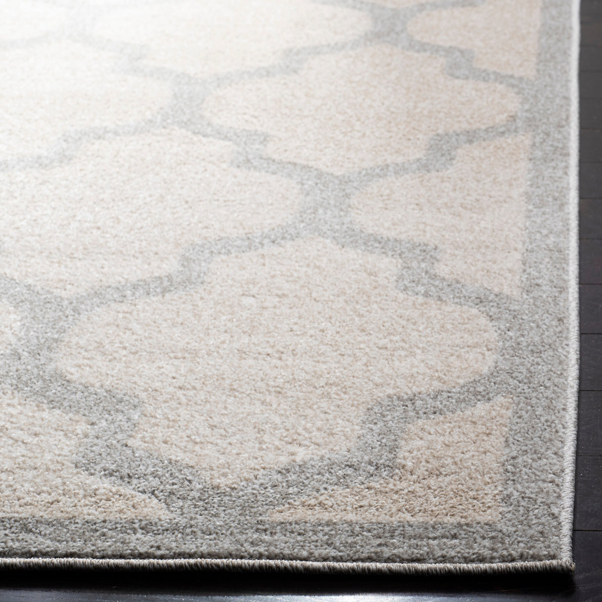 SAFAVIEH Amherst Machi Modern Rug