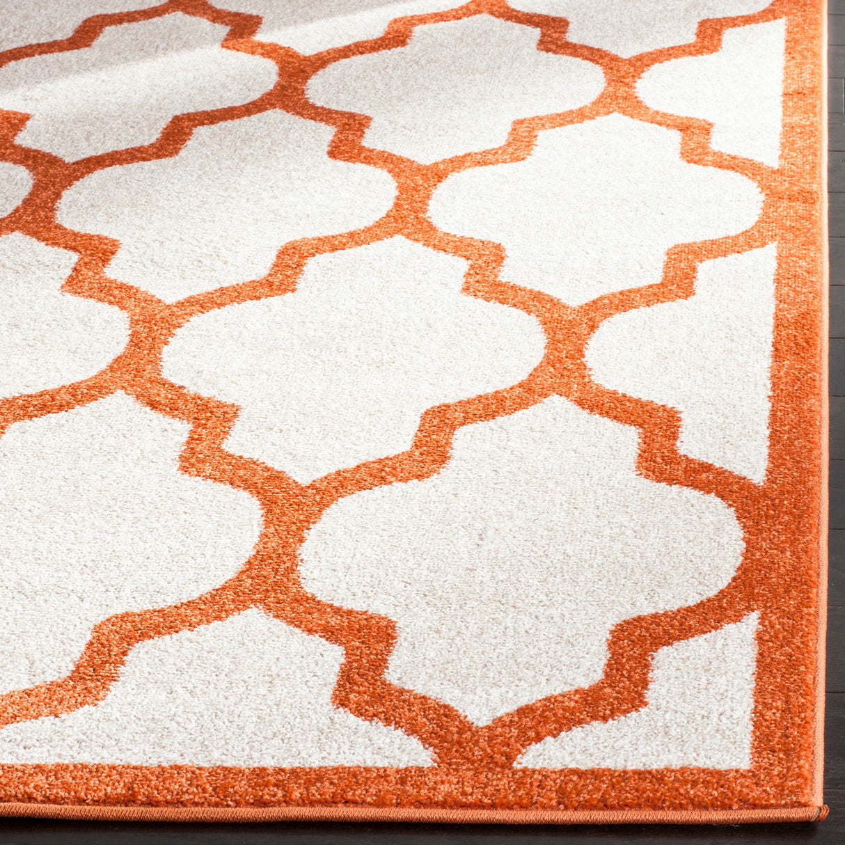 SAFAVIEH Amherst Machi Modern Rug