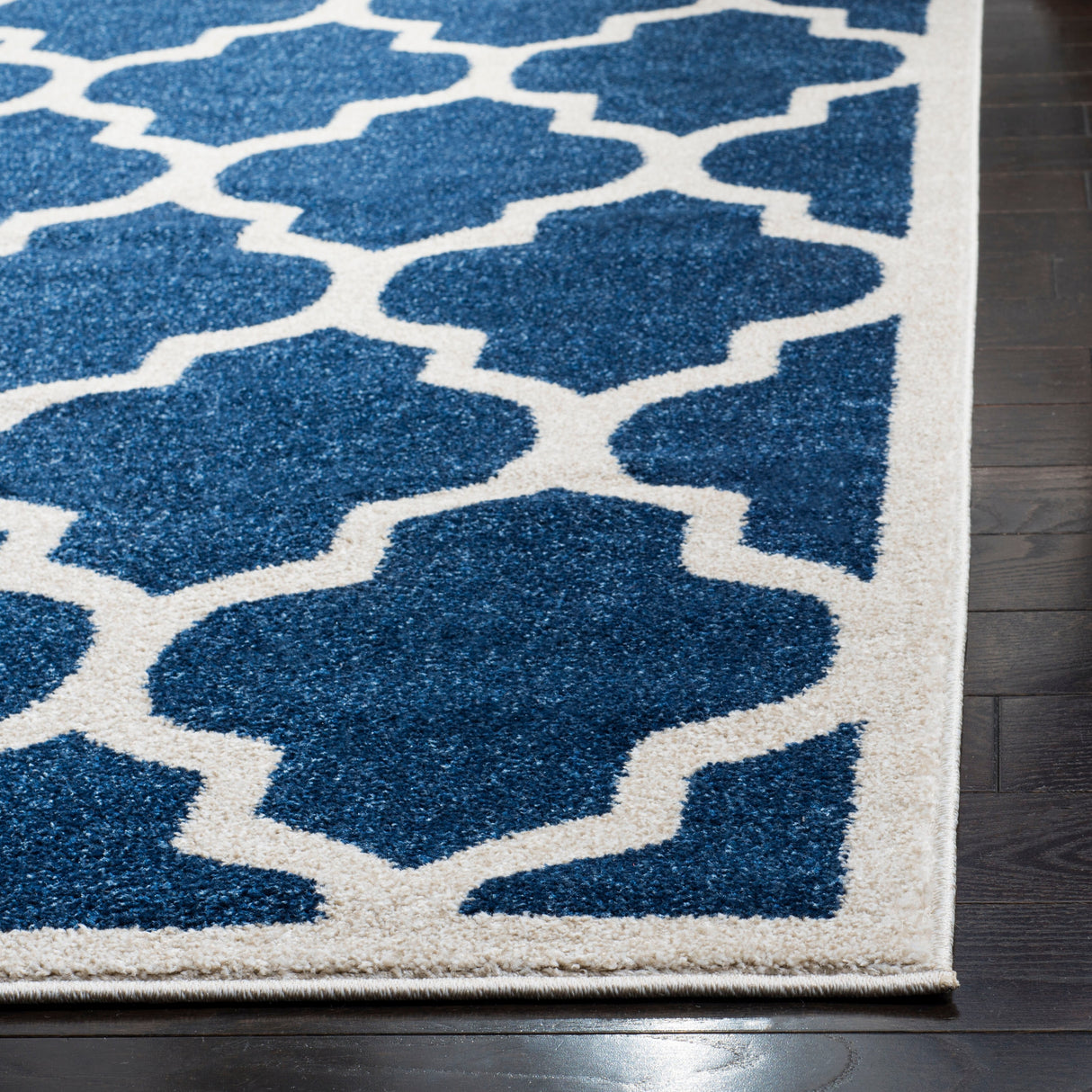 SAFAVIEH Amherst Machi Modern Rug