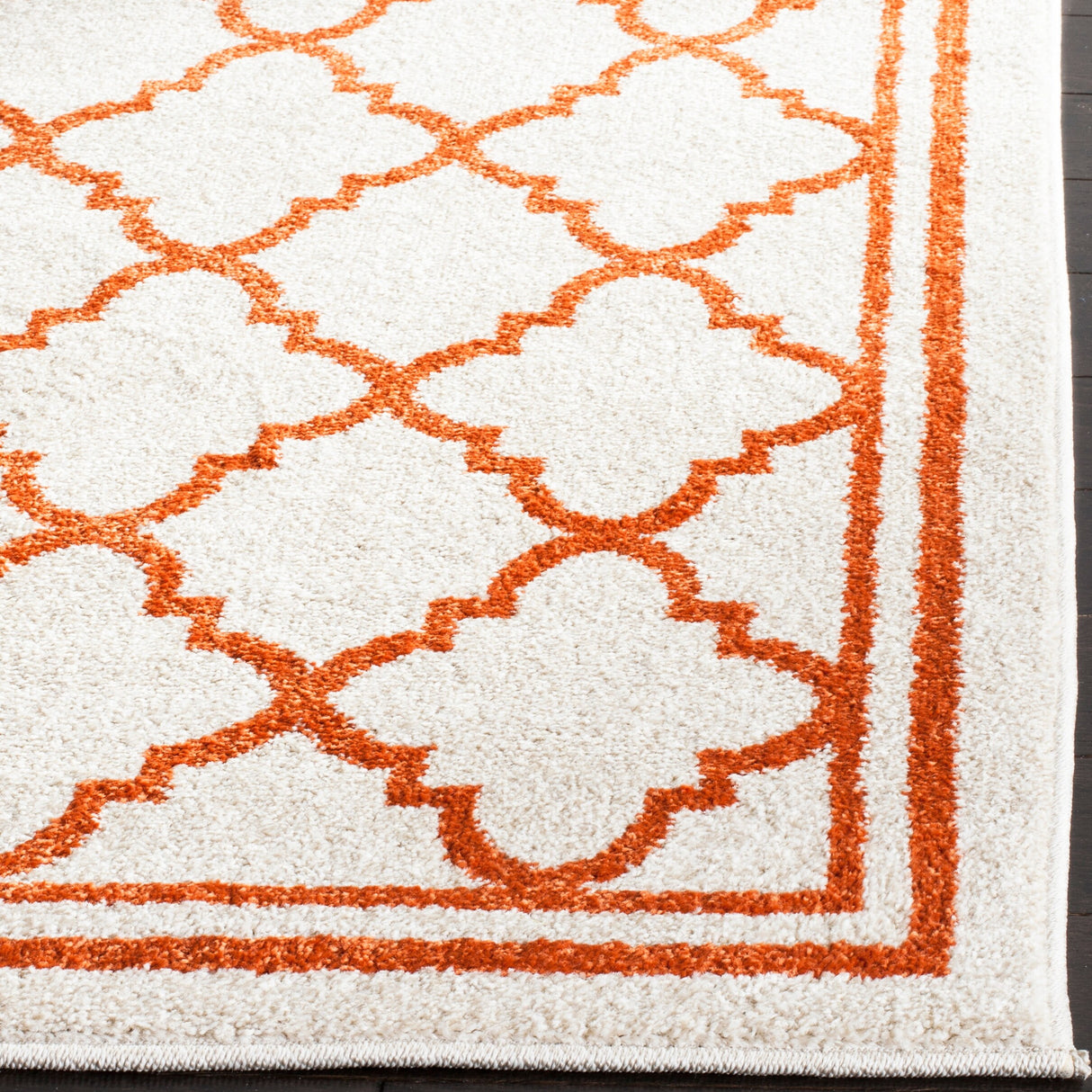 SAFAVIEH Amherst Namira Trellis Rug