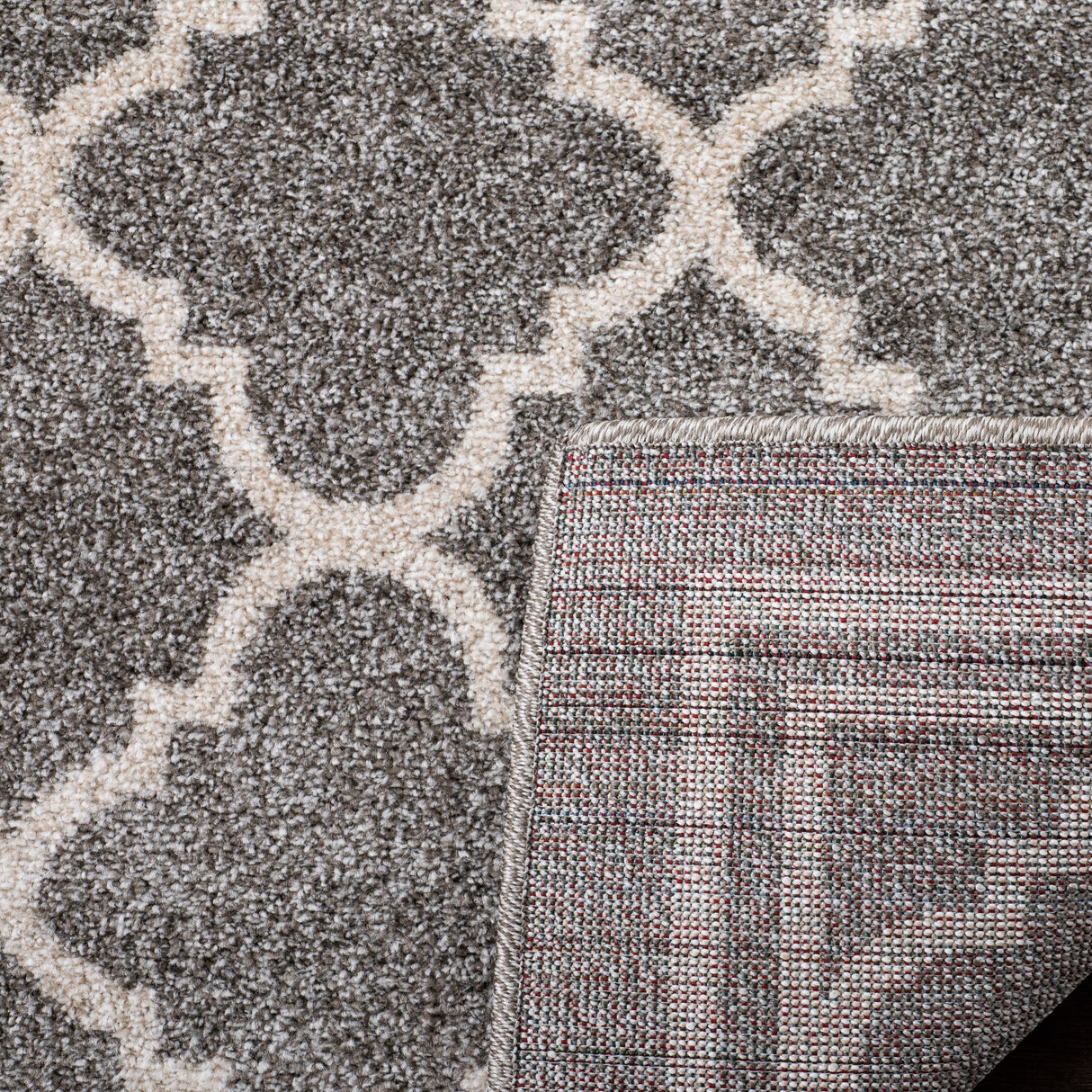 SAFAVIEH Amherst Namira Trellis Rug