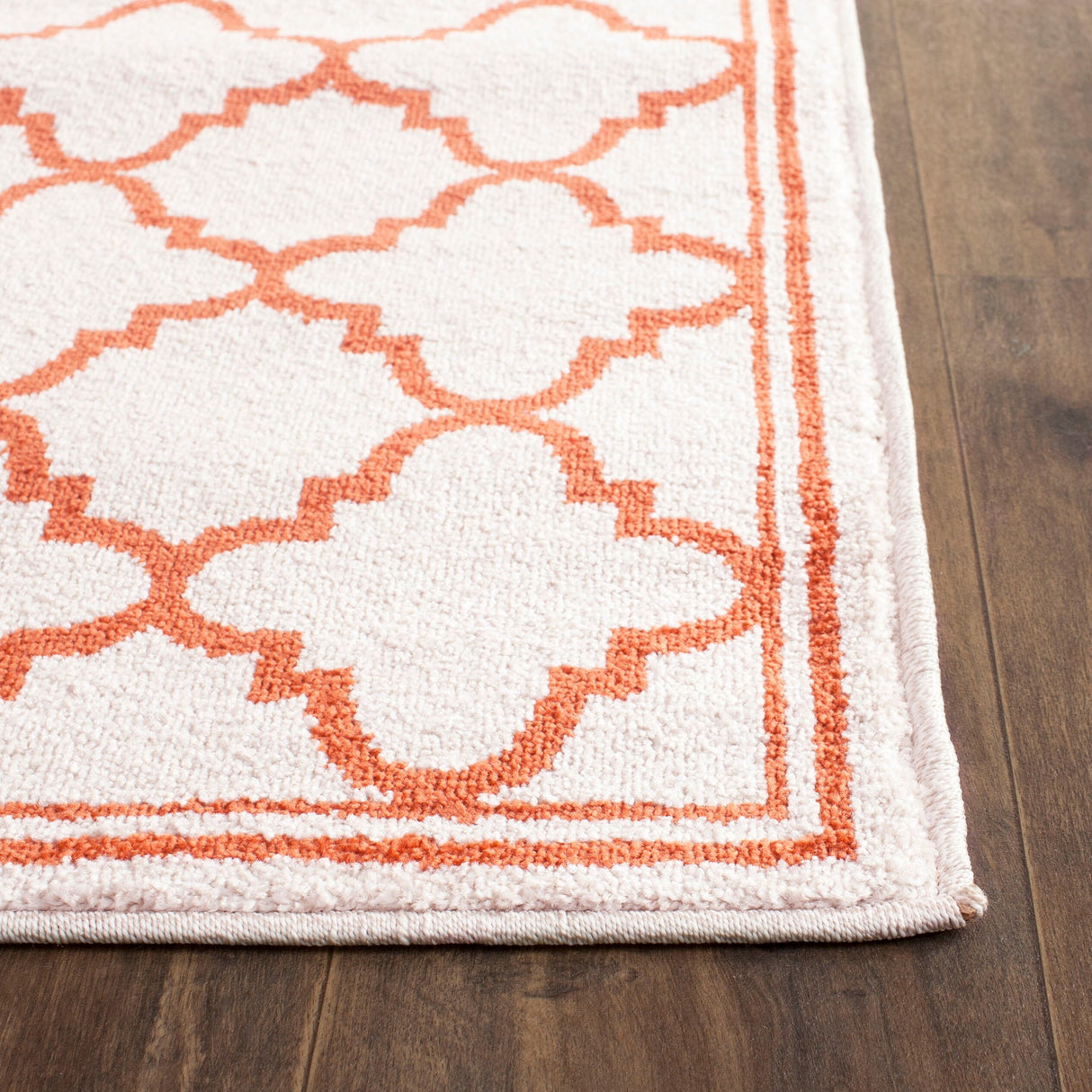 SAFAVIEH Amherst Namira Trellis Rug