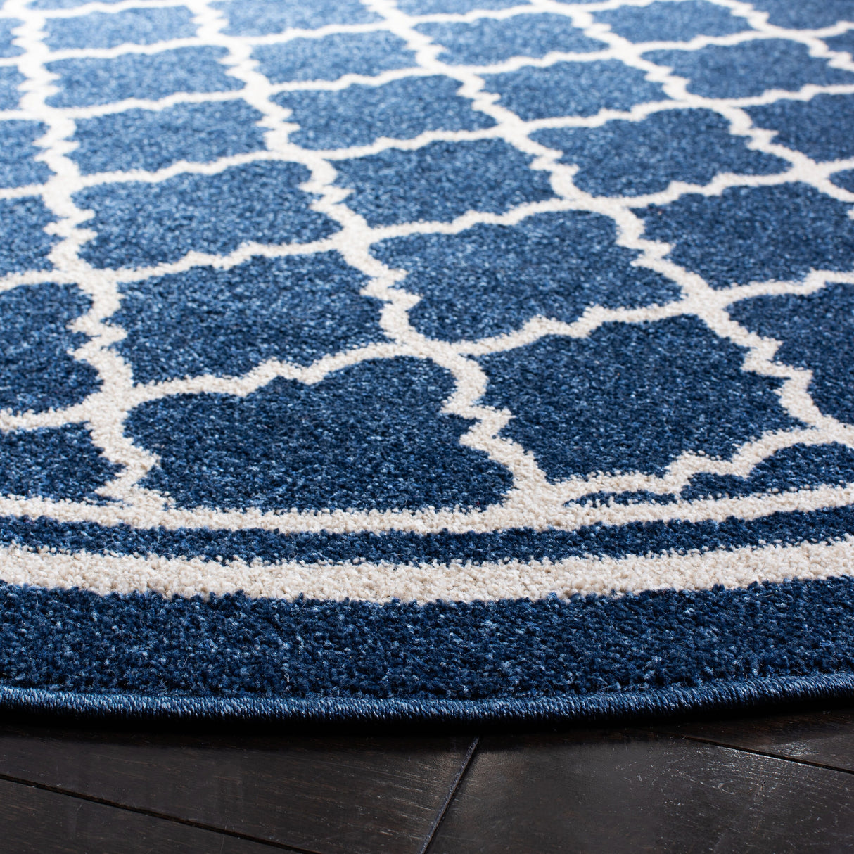 SAFAVIEH Amherst Namira Trellis Rug