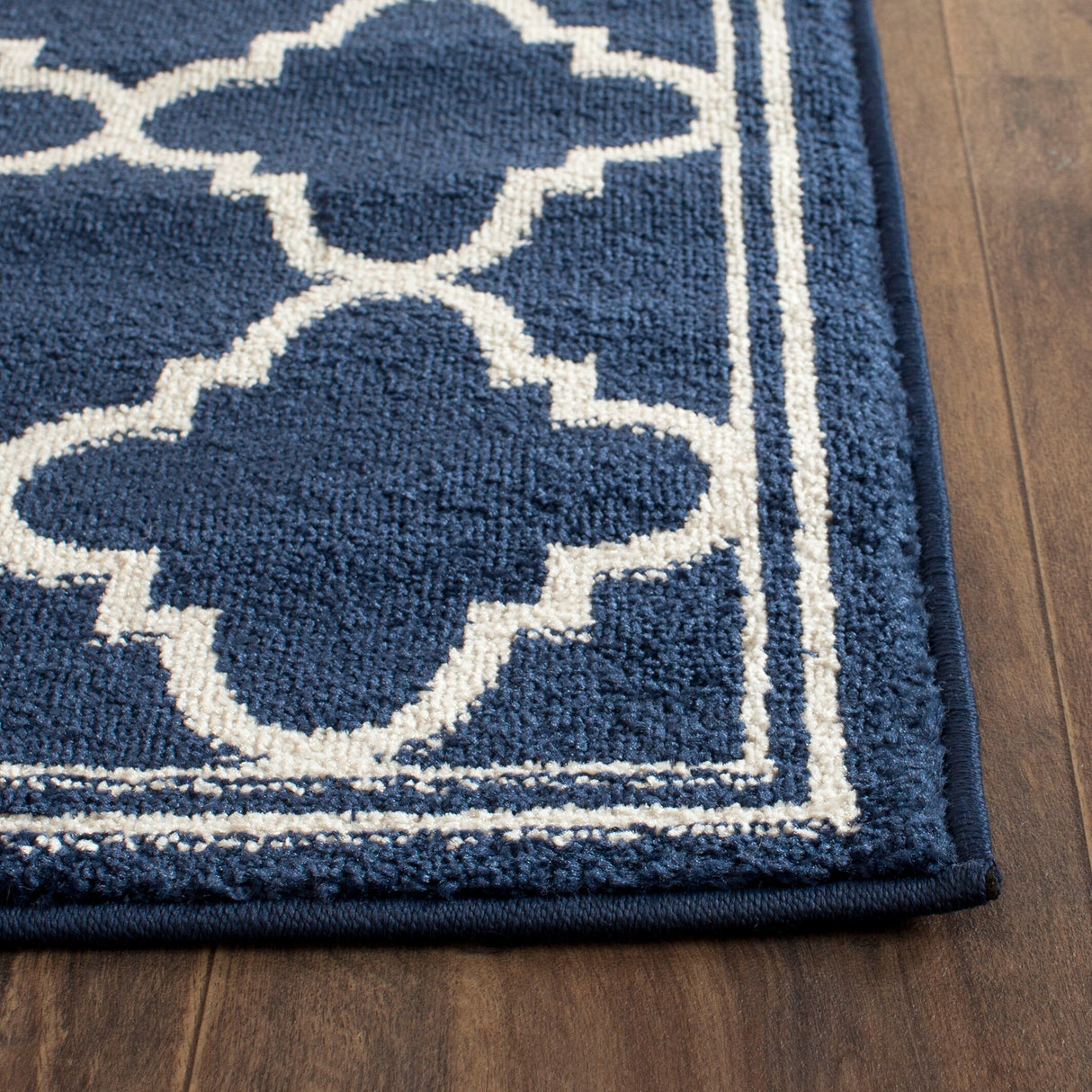 SAFAVIEH Amherst Namira Trellis Rug