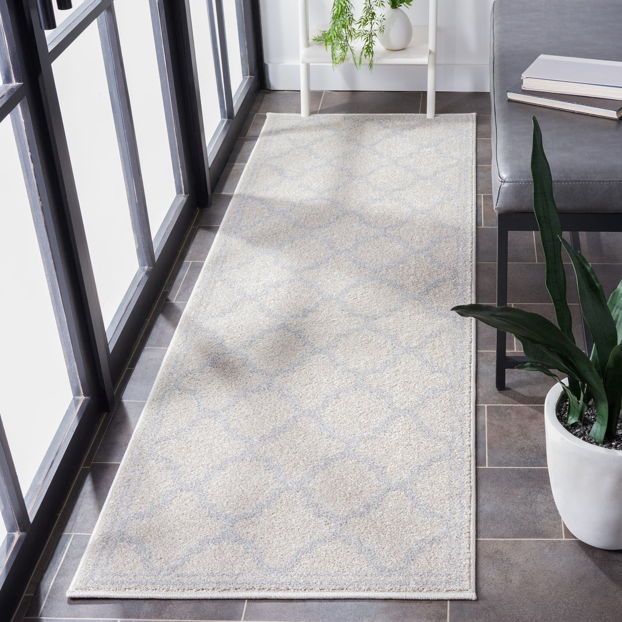 SAFAVIEH Amherst Namira Trellis Rug