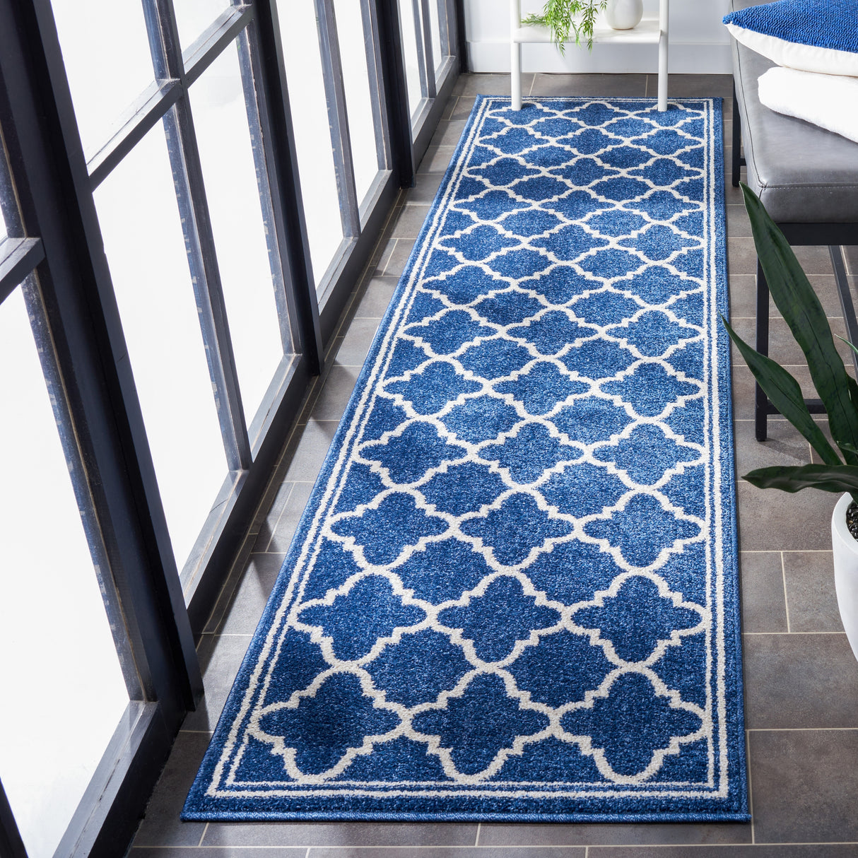 SAFAVIEH Amherst Namira Trellis Rug